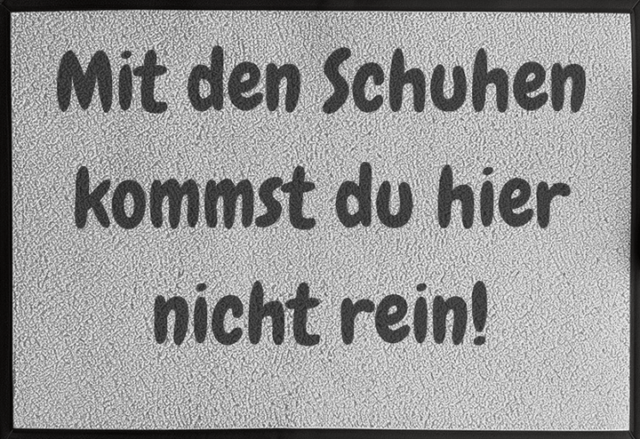 Mit Schuhen? Nicht bei uns