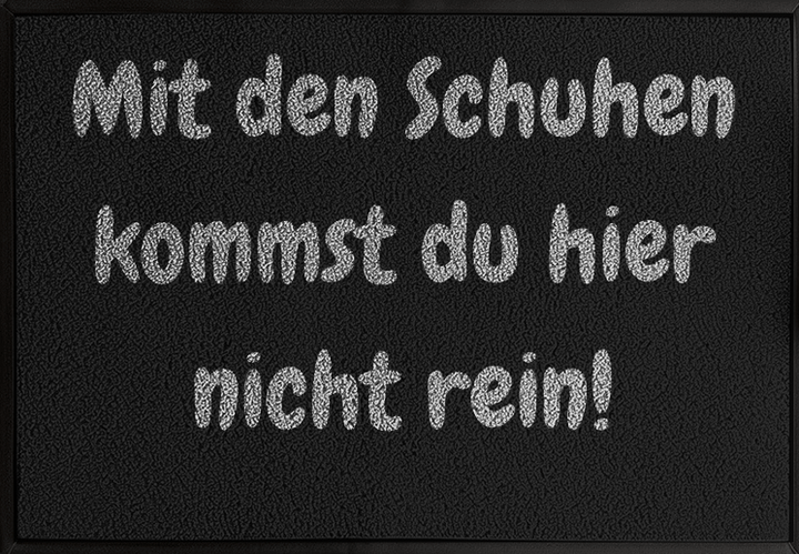 Mit Schuhen? Nicht bei uns